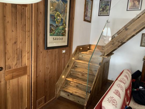 Wunderschöne Treppe aus Altholz = ALLDECO