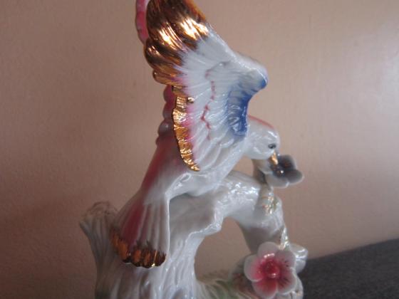 Wunderschöne Keramik - Vogel auf Ast mit Blüten - Vitrinenstück - Top Zustand