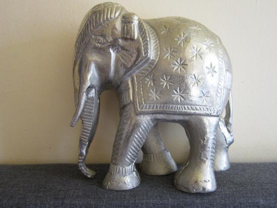 Elefant - Metall - Industrial Design Skulptur - Deko - 23cm Länge x 22cm Höhe - Figur