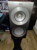 KEF Reference 1 in Silver Satin Walnut original KEF-Ständer