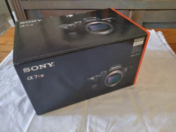 Sony alpha a7r III 42,4 mpix Hybrid-Digitalkamera-Schwarz (Körper nackt