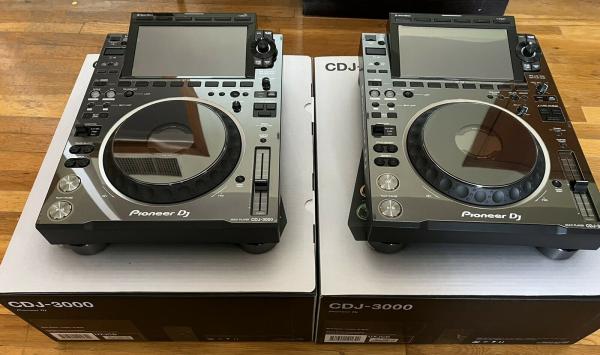 PIONEER CDJ-3000 / PIONEER CDJ 2000NXS2 / PIONEER DJM 900NXS2 / PIONEER DDJ 1000 / PIONEER DDJ 1000SRT / Pioneer XDJ  RX3 DJ System