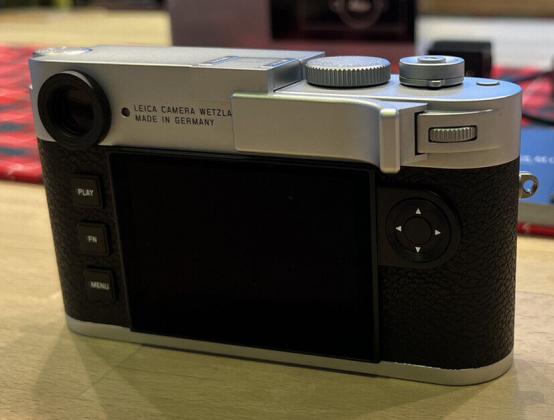 Leica M11, Silber (2022) + Zubehörpaket