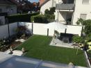 Kleine Gartengestaltung mit Terrasse und Pflanzen