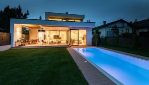 Moderne Gartengestaltung mit Pool Aurora 2025 (Wien, Leopoldstadt)