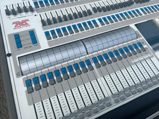 Avolites Pearl Expert mit TouchWing