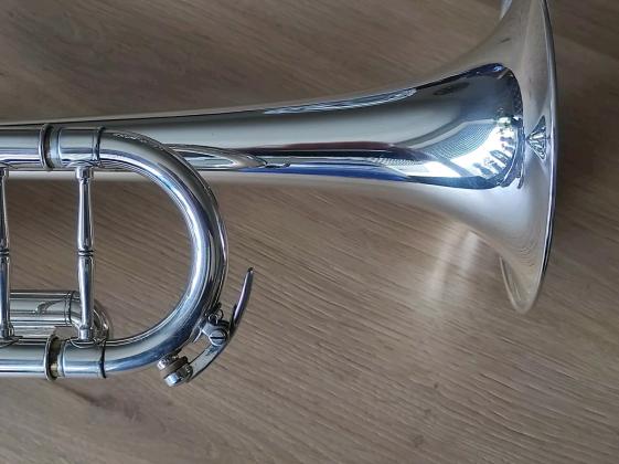 Trompete Adams A2 Custom Series Goldmessing Schallbecher