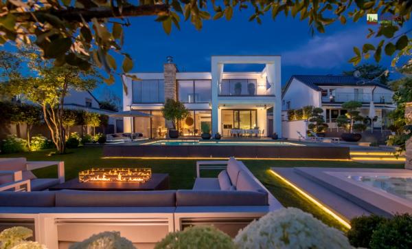 Moderner Gartenbau mit Deluxe-Pool 2026
